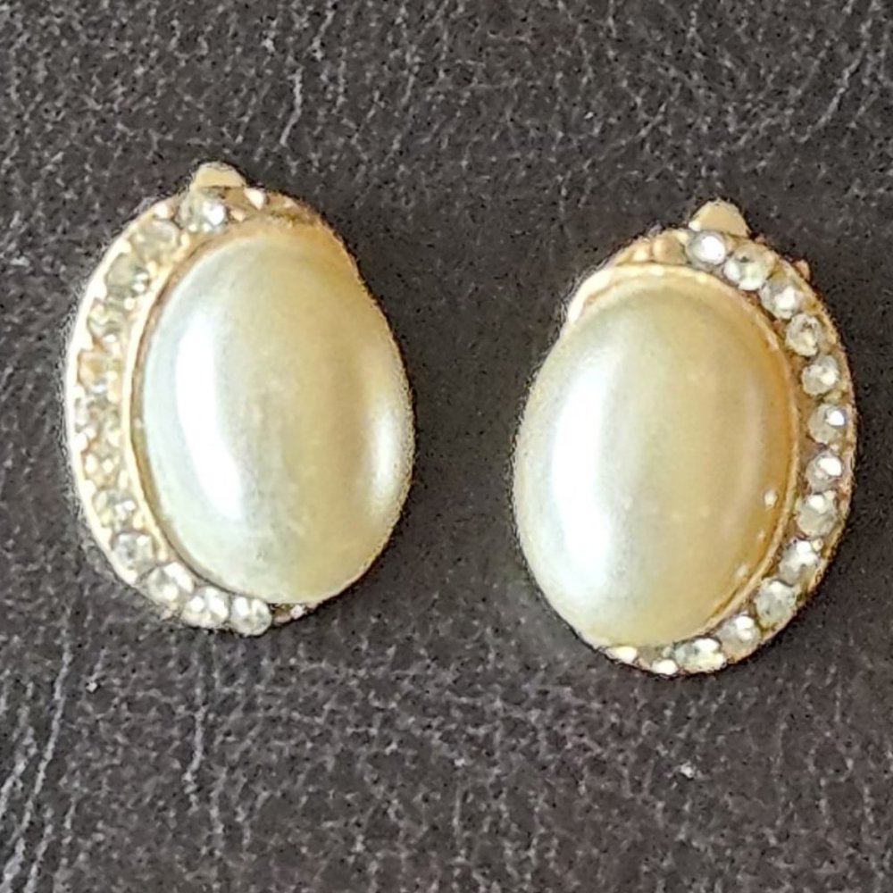 pearl and rhinestones clip earrings